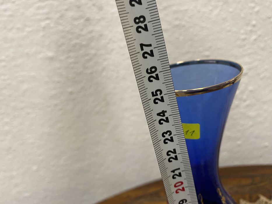 Италианска ваза изрисувана със златни бои