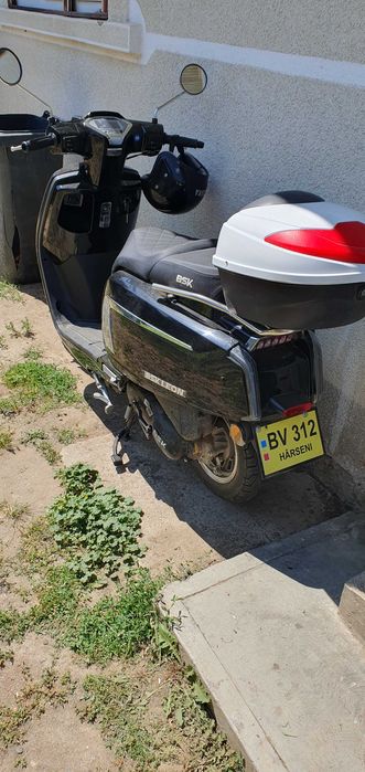 Vand scuter pe benzina