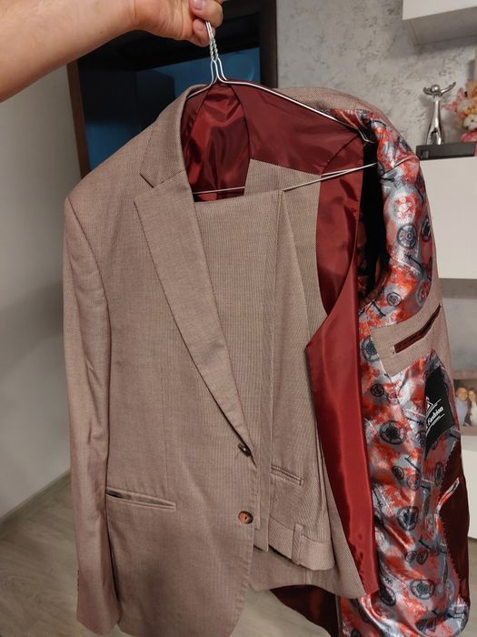 Vând costum eveniment mărimea 52