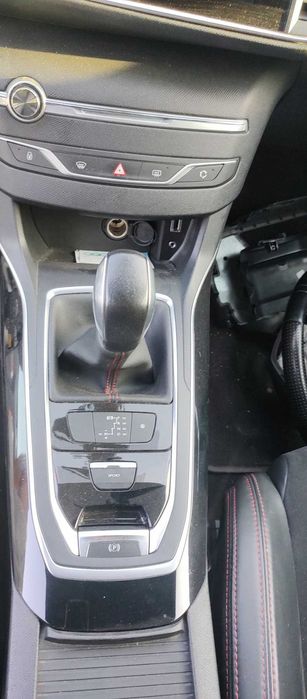 Централна конзола Peugeot 308 GT line