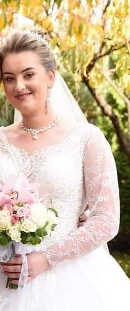 Vând rochiță de mireasă