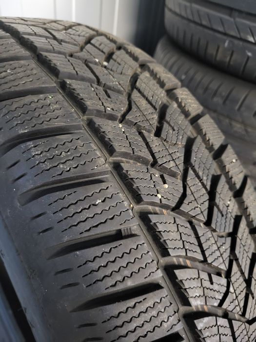 2 бр зимни 225/65/17 Dunlop