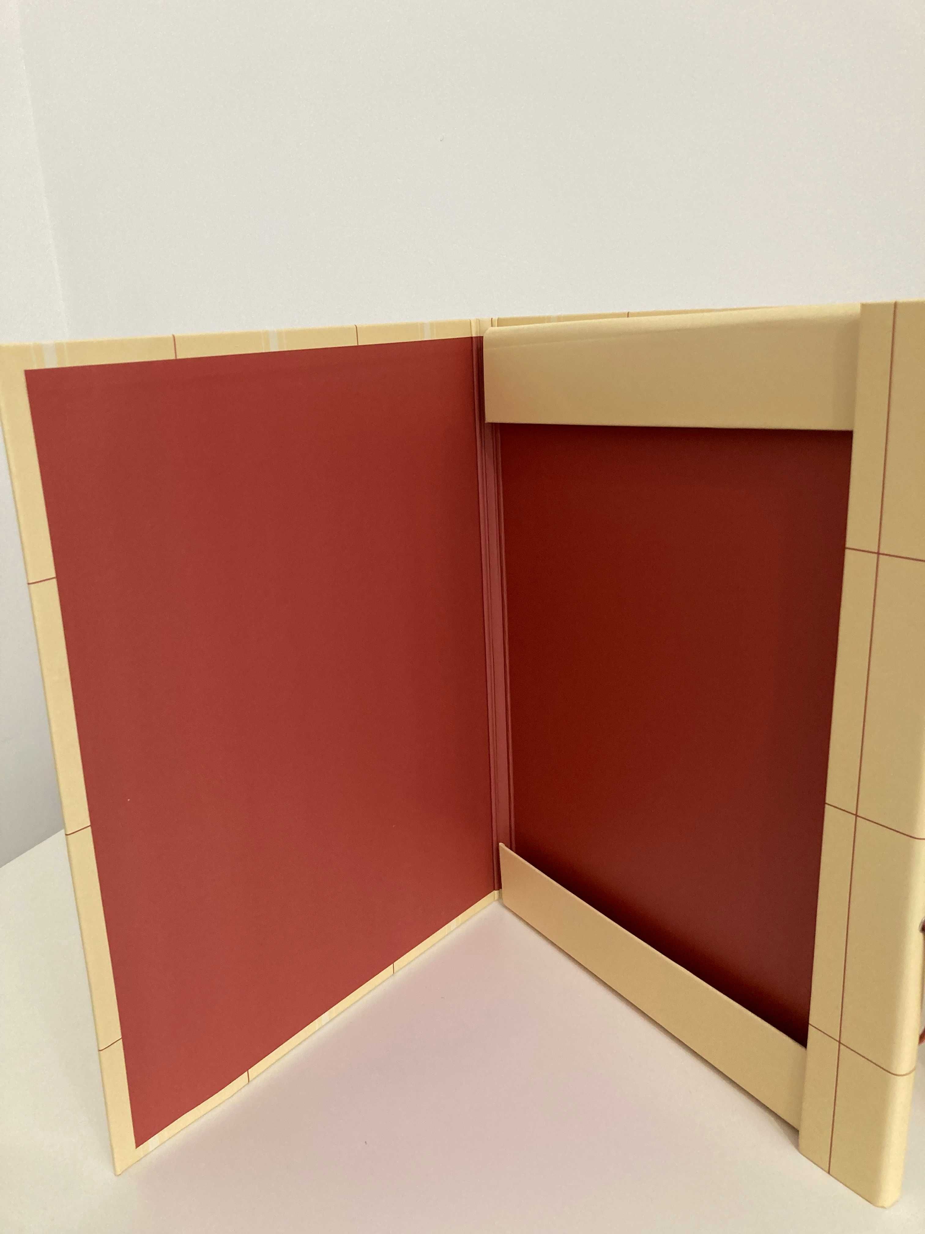 Картонена папка със Снупи Snoopy на Zara Home