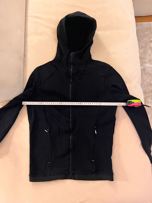 Комплект суитшърт с качулка и панталон черен цвят