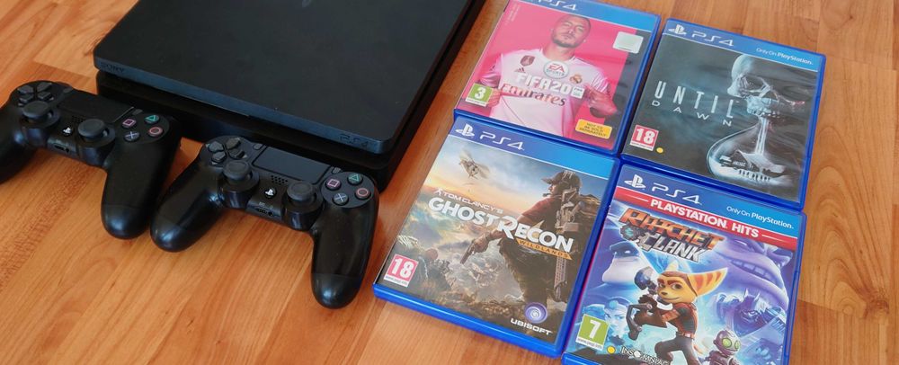 [ PS4 > 1000GB PlayStation 4 Slim с 2 джойстика и 4 игри