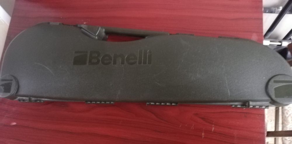 Vând toc armă Benelli