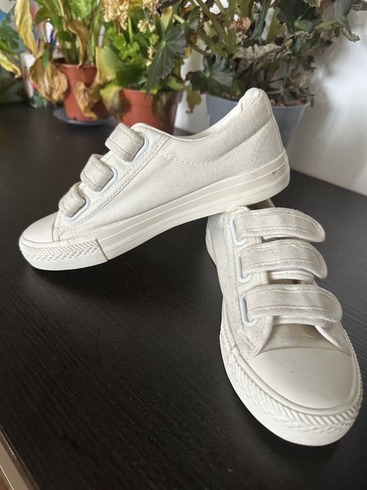 Tenisi casual pentru femei