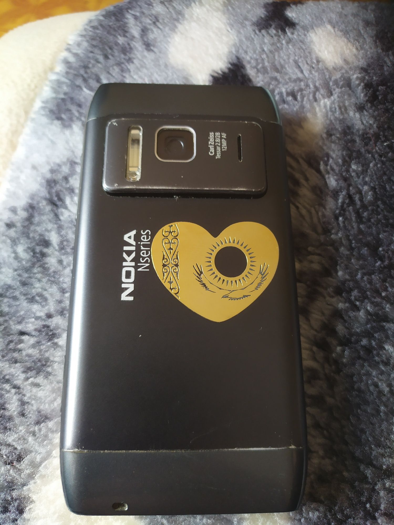 Телефон Nokia N8