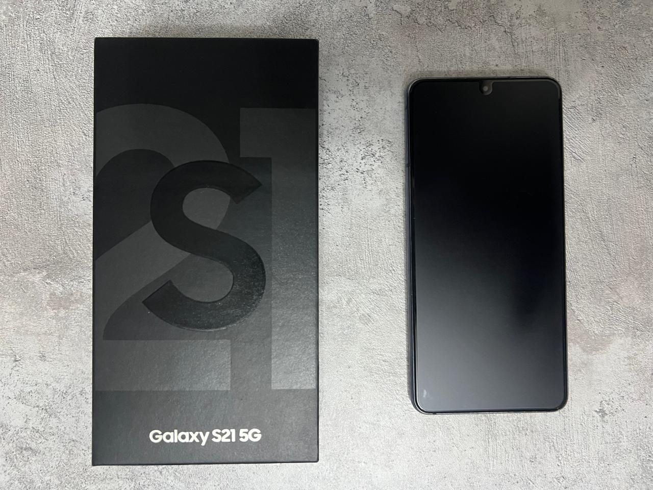 Samsung S21, черного цвета
