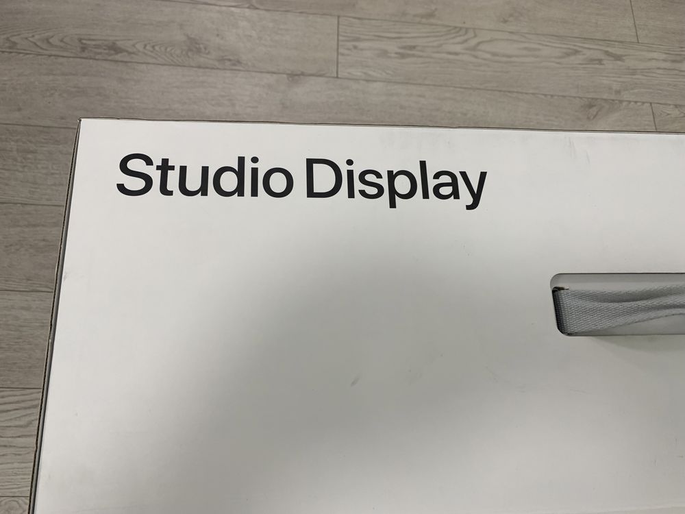 Монитор Apple Studio Display с нано  с регулировкой по наклону и высот
