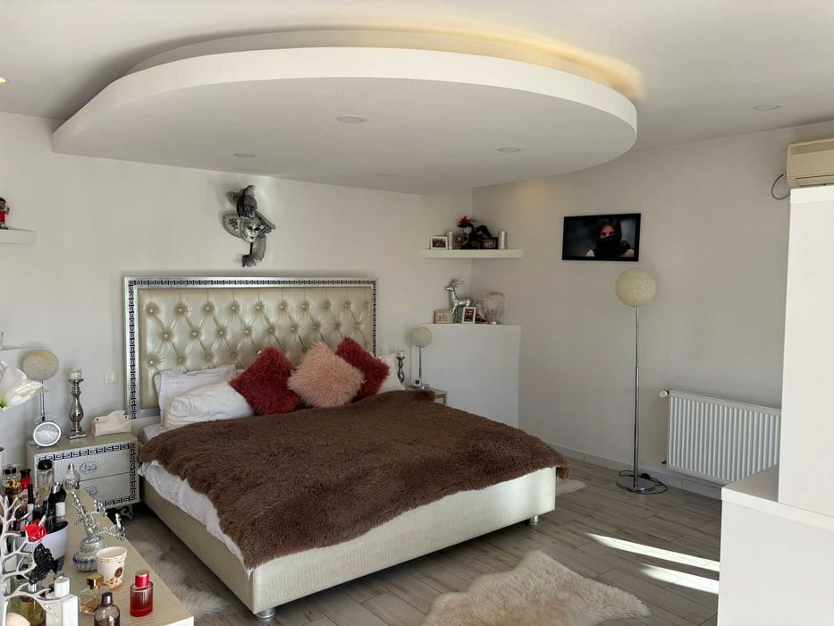 Proprietar-vilă foarte spațioasă   mobilată și utilată  7 dormitoare.