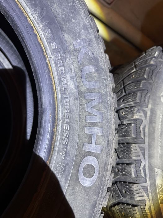 Продам зимнию резину два колеса шипованую б-у КУМХО 185,65,15