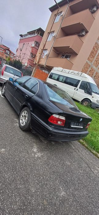Продавам бмв е39 цяло или на части