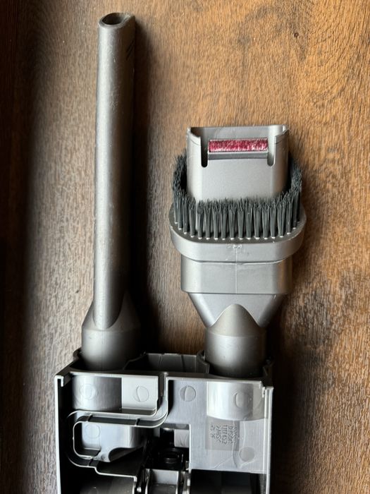 Dyson V11  suport perete plus perii accesorii aspirator