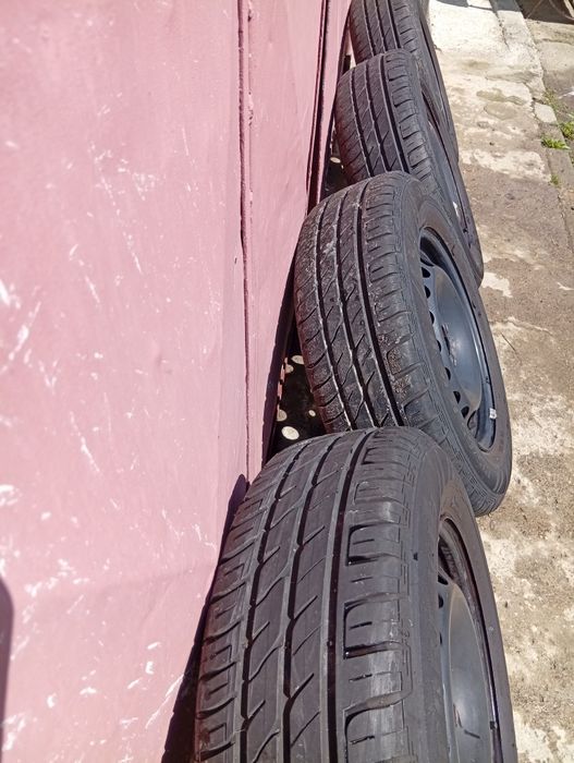 Vând jante de tabla  cu cauciucuri