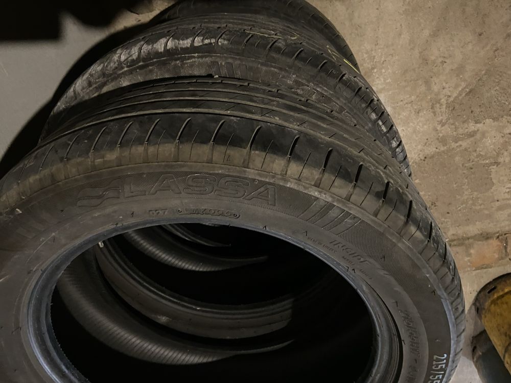 Vand 4 anvelope vara lassa driveways 215 55 R17 , 1200 lei