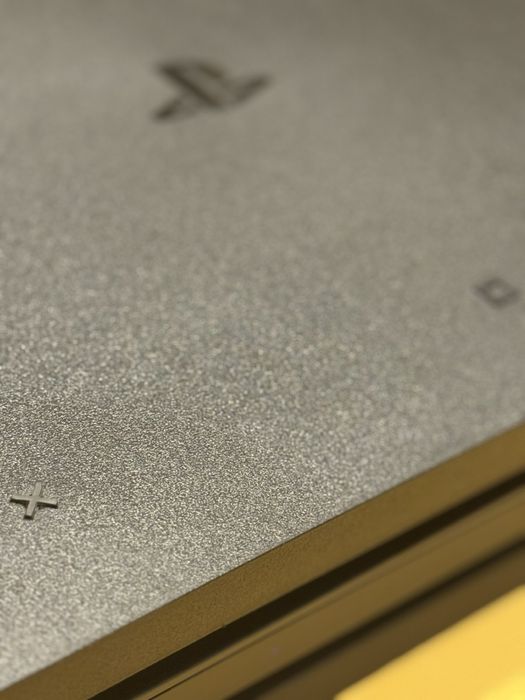 PlayStation 4 Pro 1TB с 10 Игри Пакет