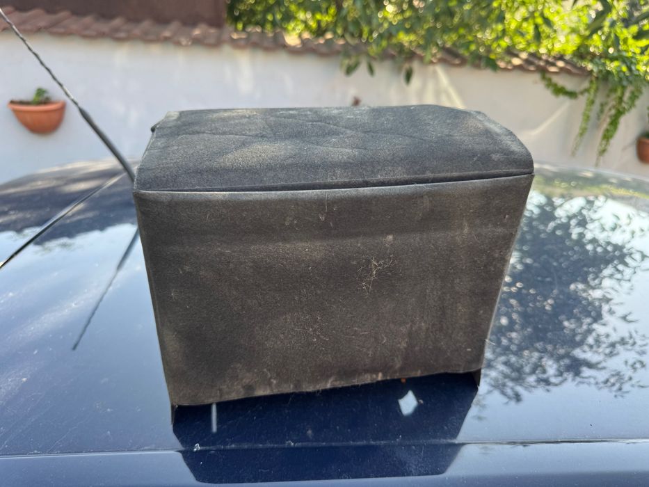 Carcasa protectoare pentru baterie auto