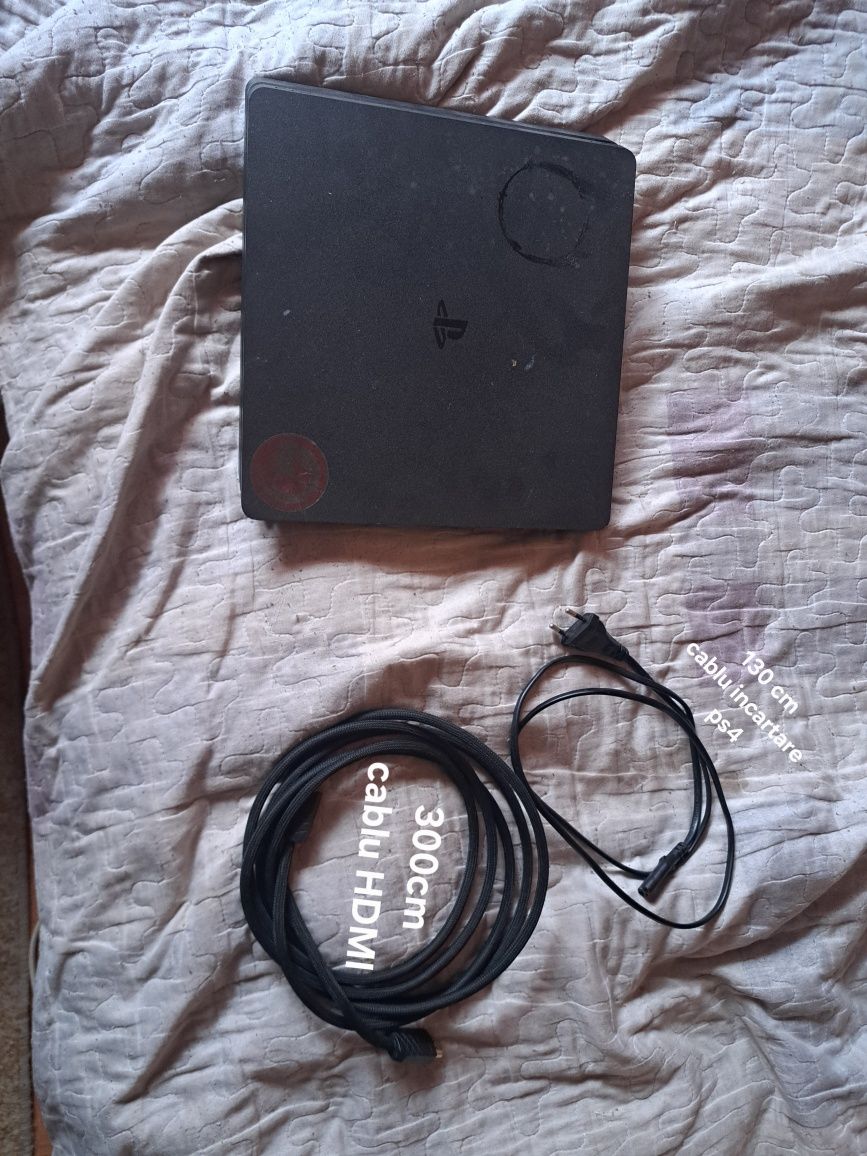 Vând  ps4 și  jocuri