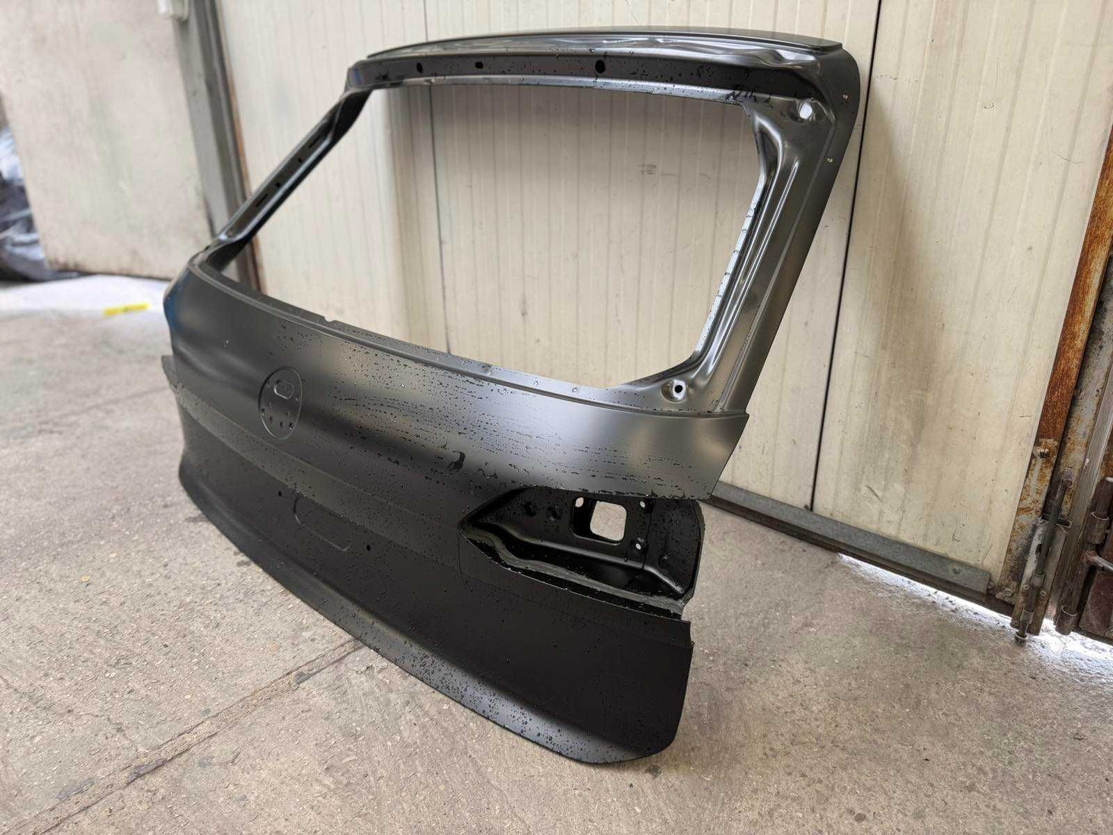 ОЕ заден капак за Volkswagen Touareg 3