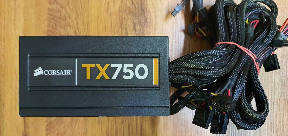 Sursa Corsair TX 750