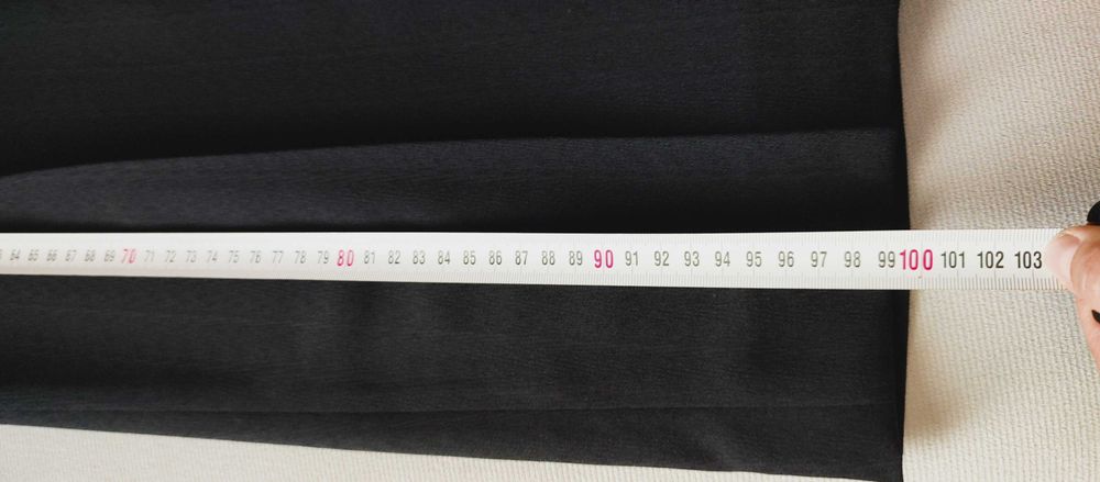 Подарявам два дамски костюма