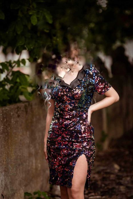 Vand rochie cu paiete.