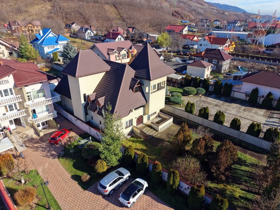 Inchiriez vila 604mp + anexa 94mp - ideal business –lângă Piatra Neamț