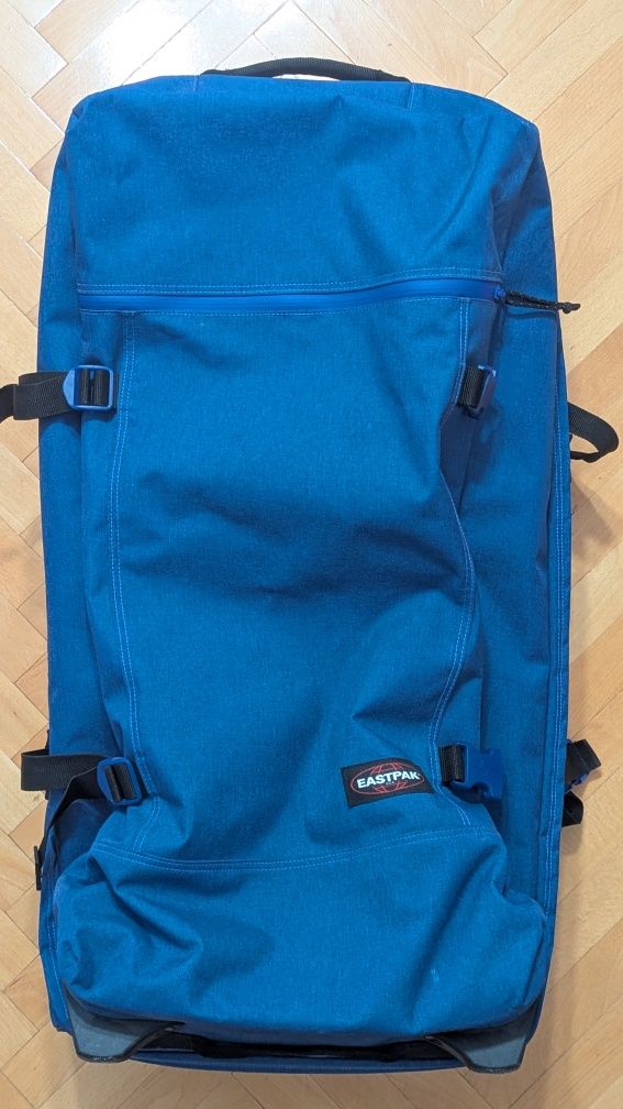 Продавам голям куфар eastpack