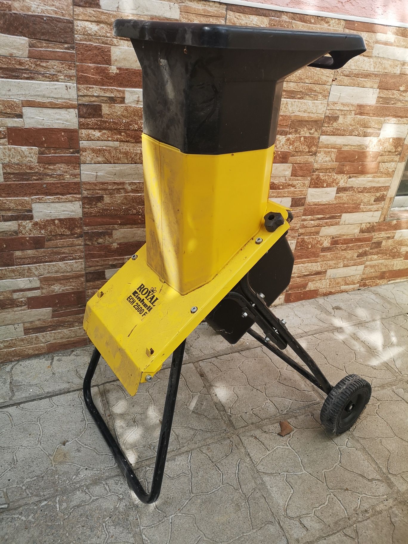 Дробилка за клони Royal 220v2500 Дискова  със ножове