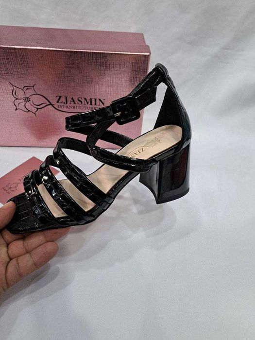 Продаются босоножки. Ооооочень красивая и невероятно удобная моделька.