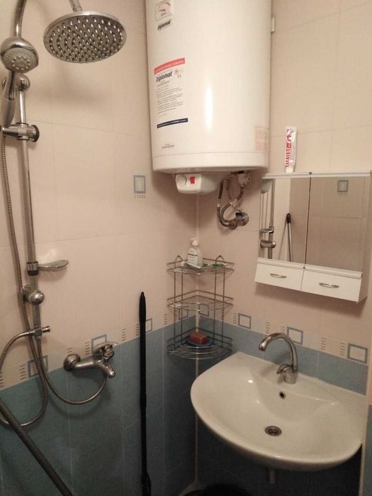 Дава се под наем Двустаен апартамент в Бургас, Славейков - 50 кв.м за 107.1 € - Снимка #2