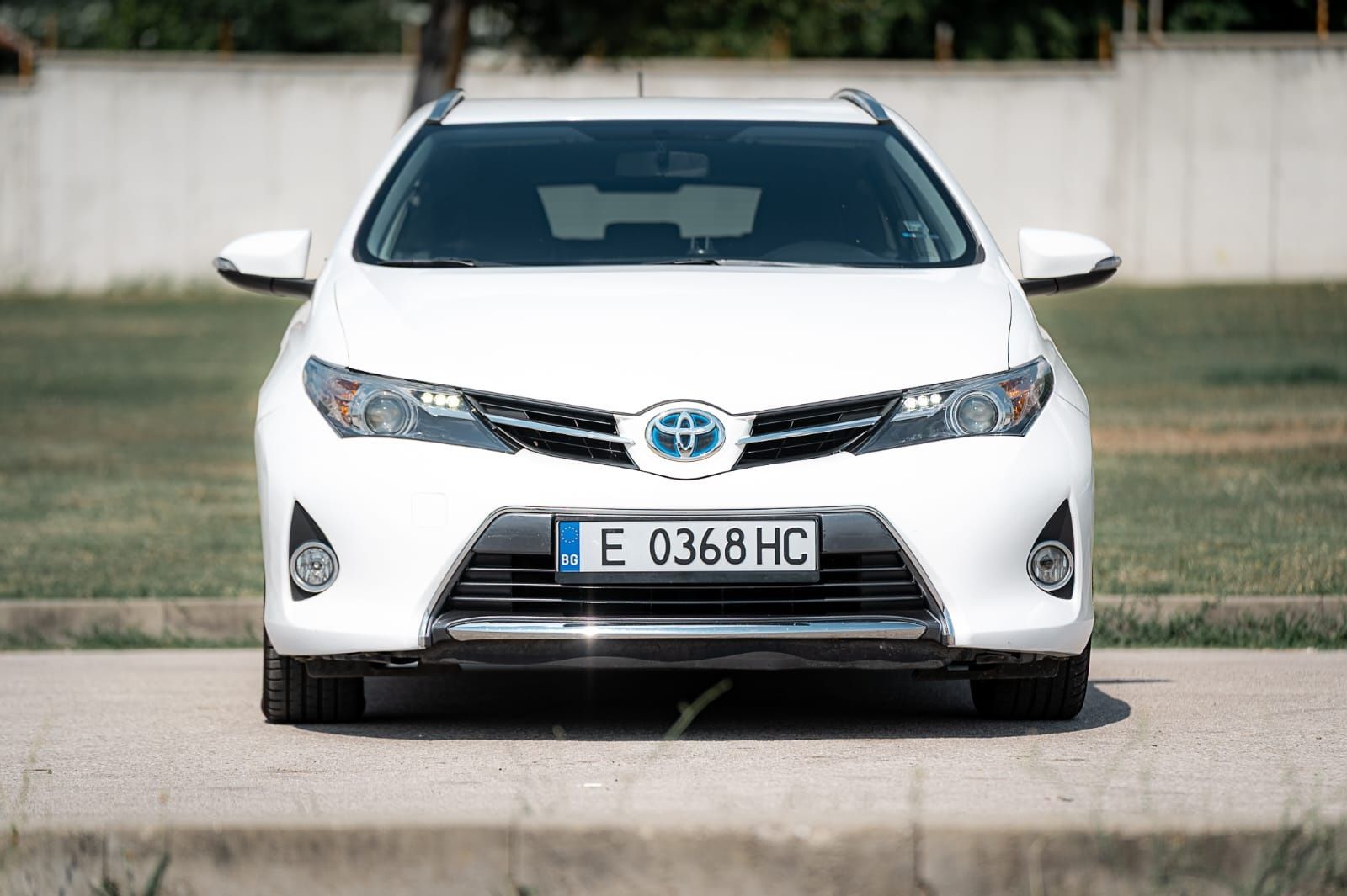 Toyota Auris 1.8 Hybrid 2015г.