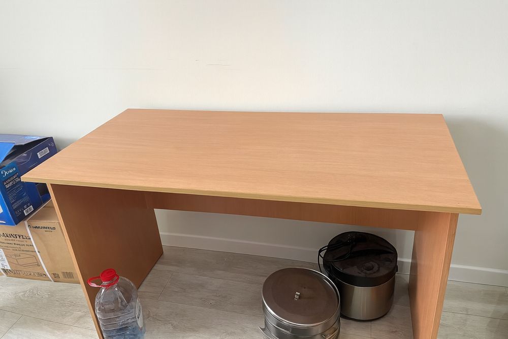 Продается офисный Стол б/у