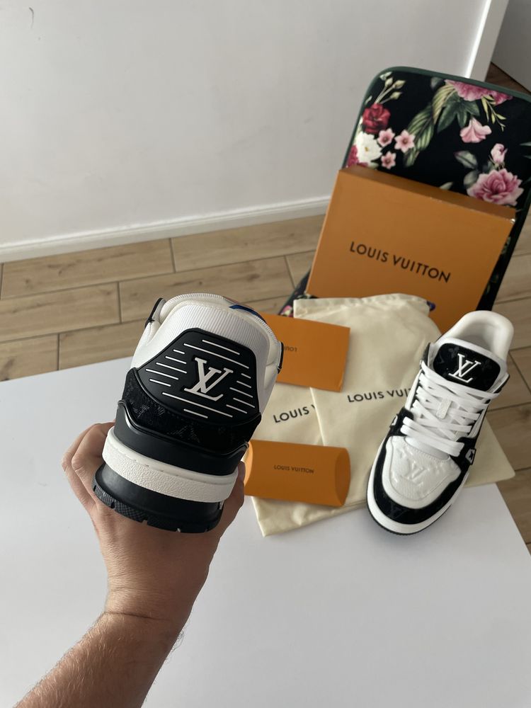 Adidasi LV Trainer Negru