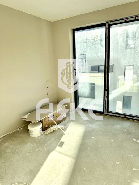 Тристаен апартмент в кв. Хладилника