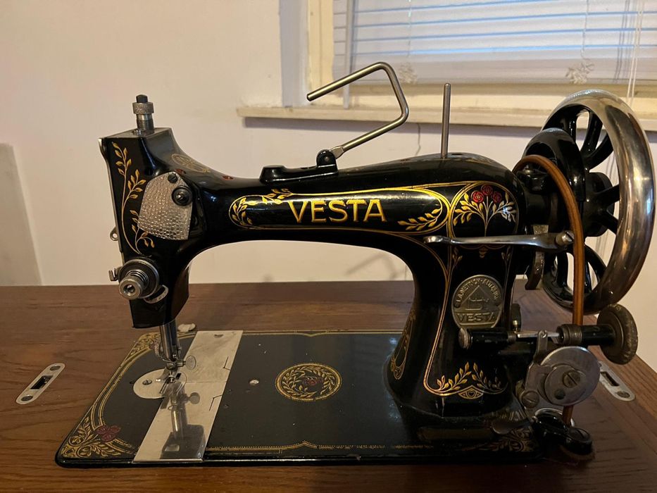 Masina de cosut  antic Vesta