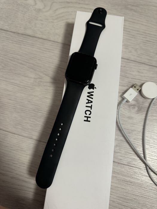 Продам Apple watch se