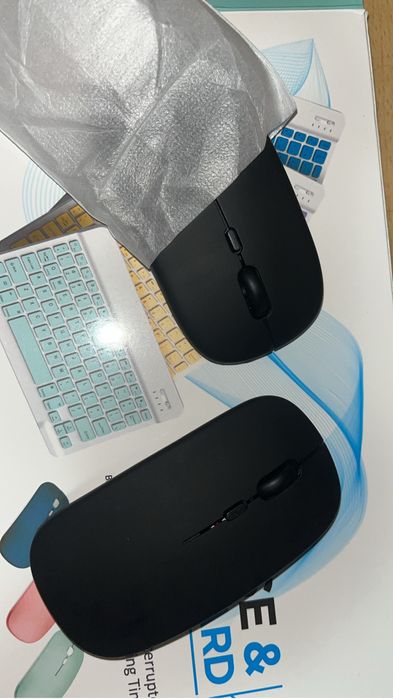vand pachet de 2 mouseuri + tastatura