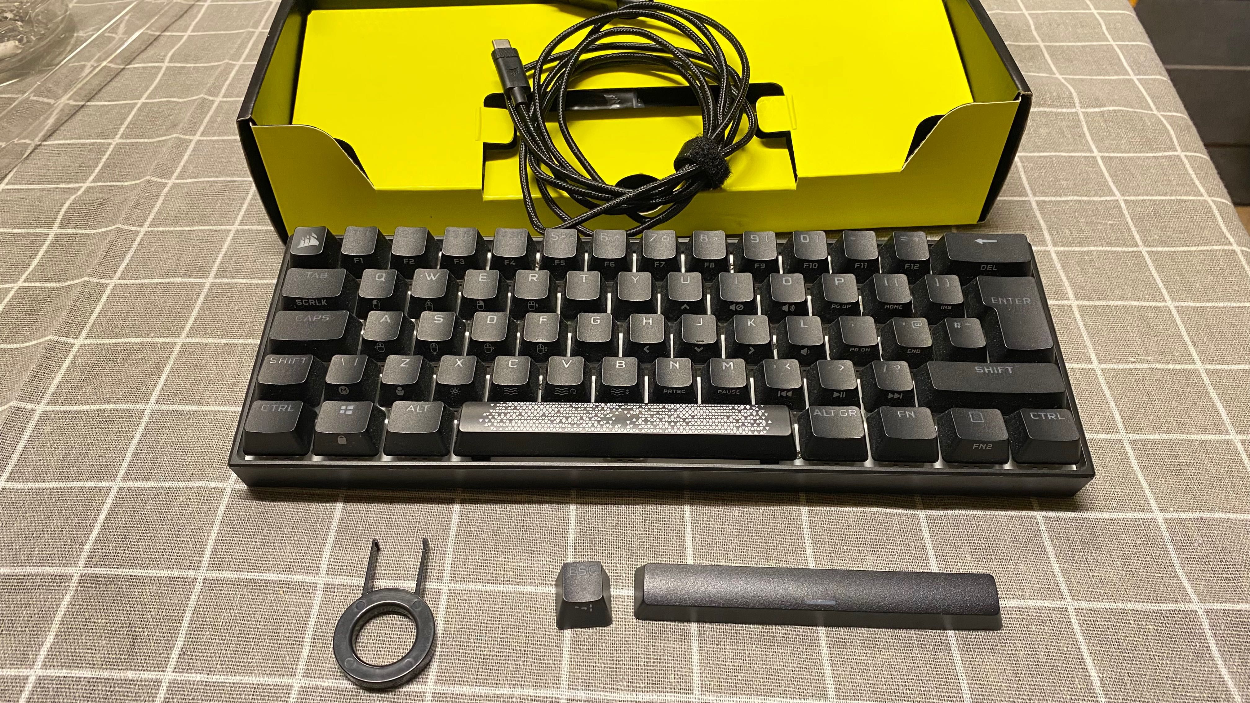 Corsair K65 RGB Mini механична клавиатура