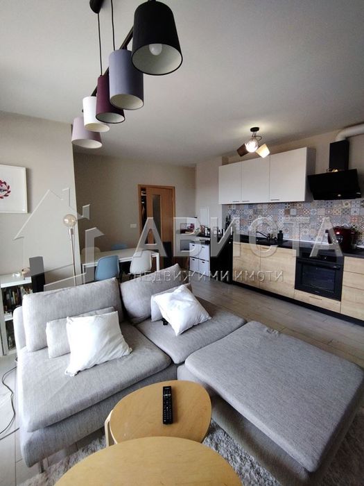 Дава се под наем Тристаен апартамент в София, Център - 135 кв.м за 1000 € - Снимка #2