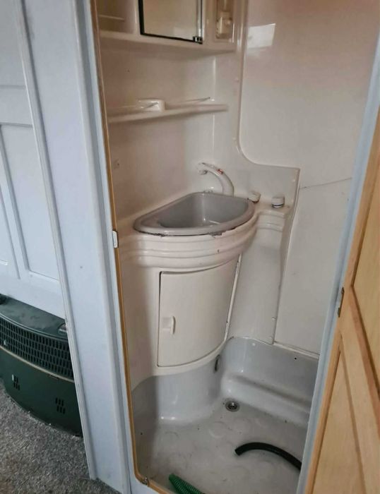 Vand rulota adusa recent in romania