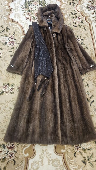 Продвм норковую шубу с капюшоном