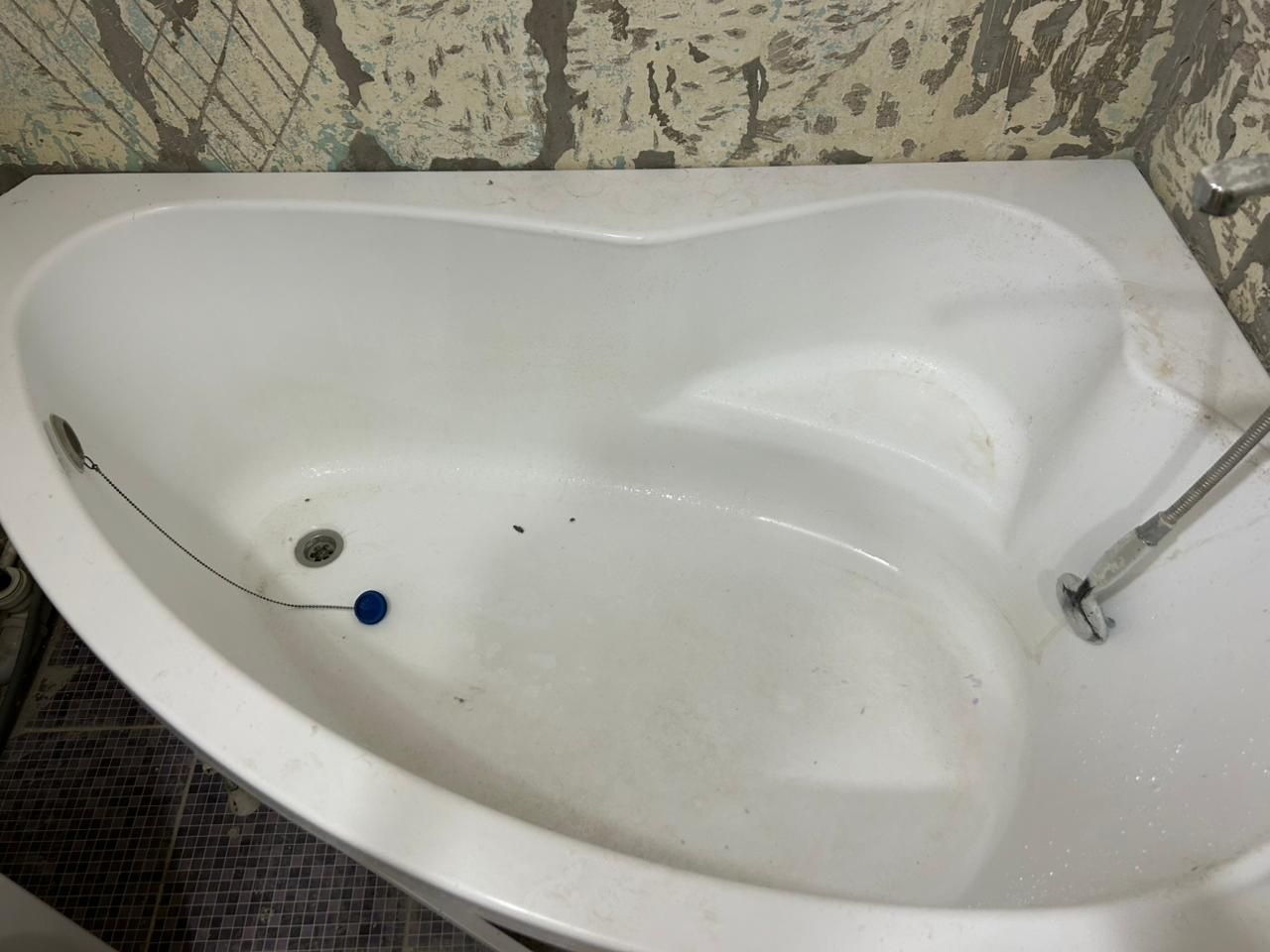 Продам ванну угловую