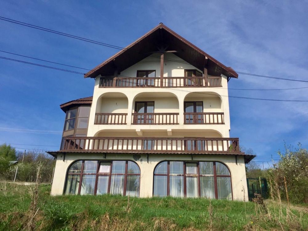 Inchiriez casa Breaza 300mp cu 3 dormitoare, 4 paturi duble, 4 bai