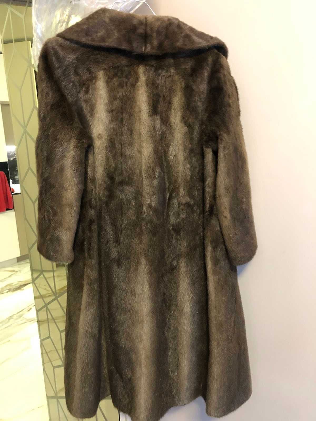 Елегантно палто от визон