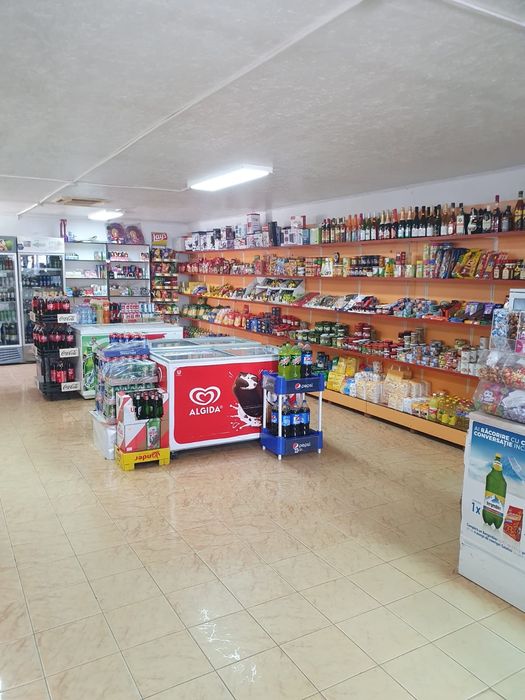 Vand sau inchiriez spatiu comercial surduc