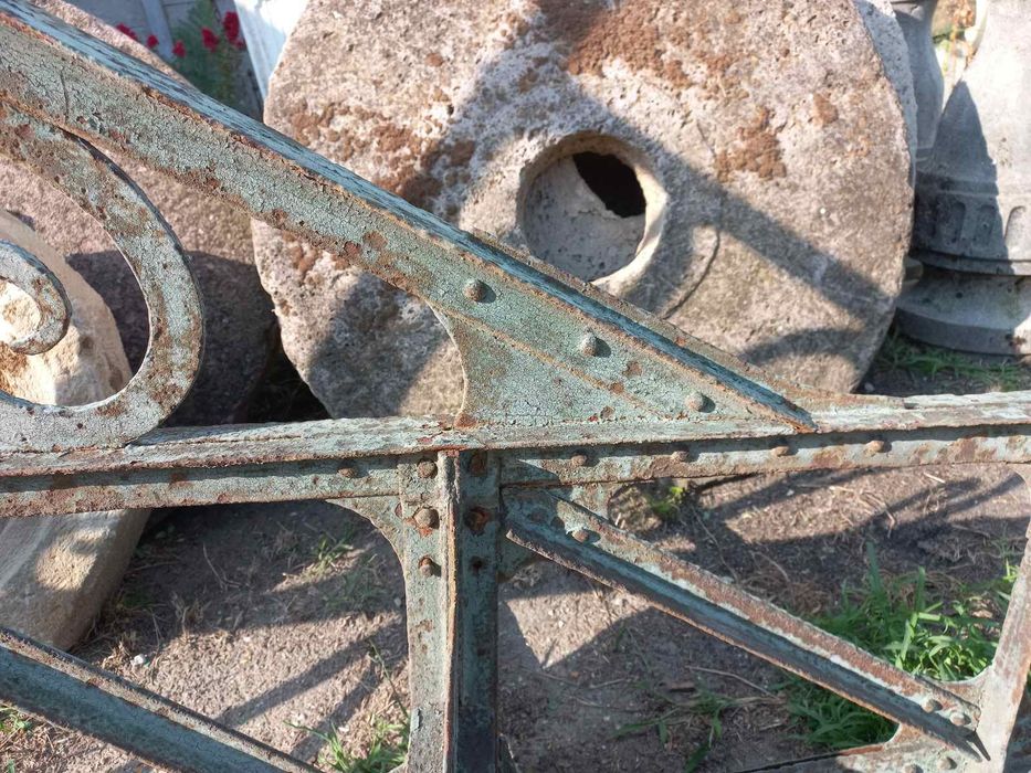 Element copertina fier forjat nituit-antic