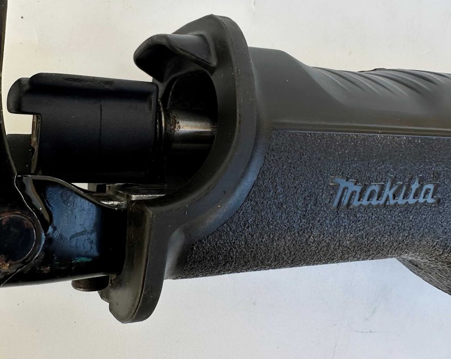 Makita DJR186 - Акумулаторен саблен трион 18V