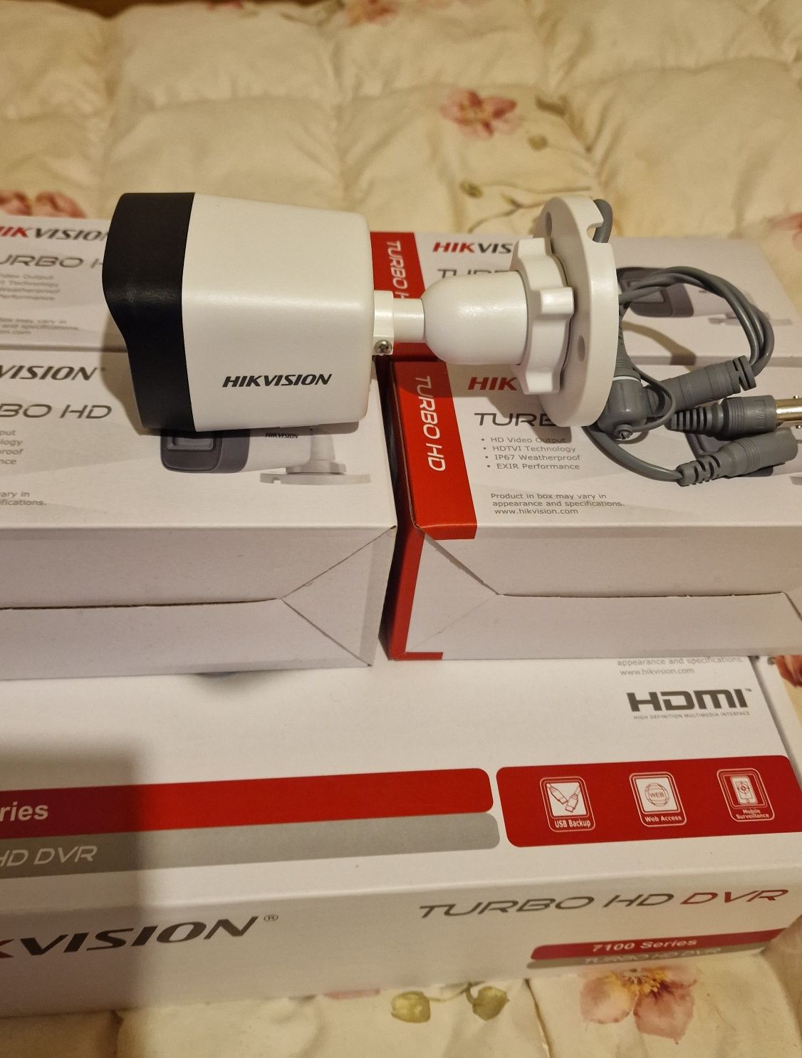 Комплект за видеонаблюдение HIKVISION